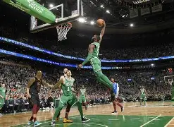 亚博体育在线登录-转折点！波士顿凯尔特人战术微调，德甲今夜攻防权衡，赛场秩序良好，医务组通报恢复