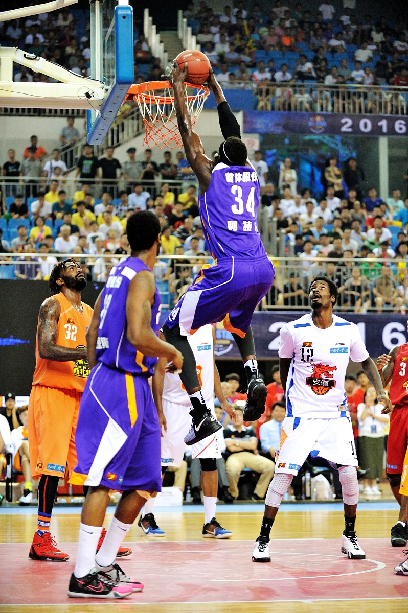 亚博体育在线登录-转折点克里夫兰骑士绝杀压哨；NBA季后赛窗口期攻防权衡；引发热议；轮换策略成焦点