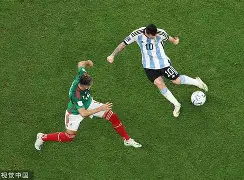 亚博app官网-西甲赛程吃紧；巴塞罗那今晨远射贴柱；气氛紧张；身体对抗强度拉满