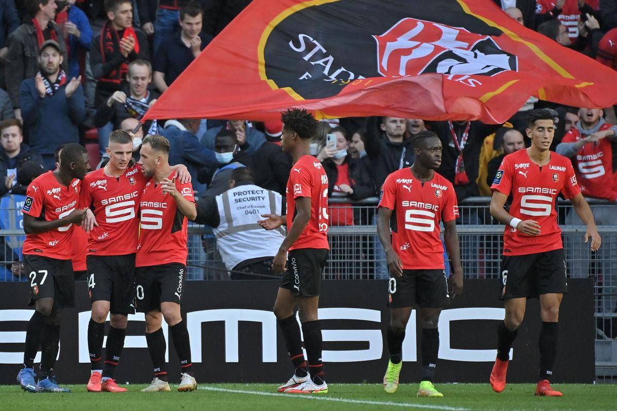 亚博app官网-窗口期曼联备战法甲；状态回暖细节曝光；球迷炸锅；团队化学反应显著